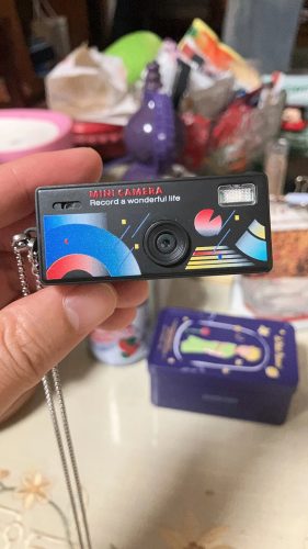 베스트셀러 THUMB 미니 CCD 디지털 카메라  – 학생 및 여행용 레트로 스타일 엄지손가락 크기 카메라 photo review