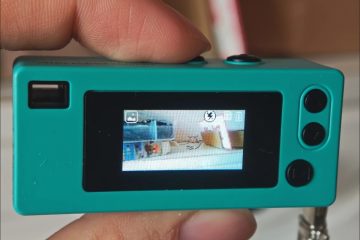 베스트셀러 THUMB 미니 CCD 디지털 카메라  – 학생 및 여행용 레트로 스타일 엄지손가락 크기 카메라 photo review